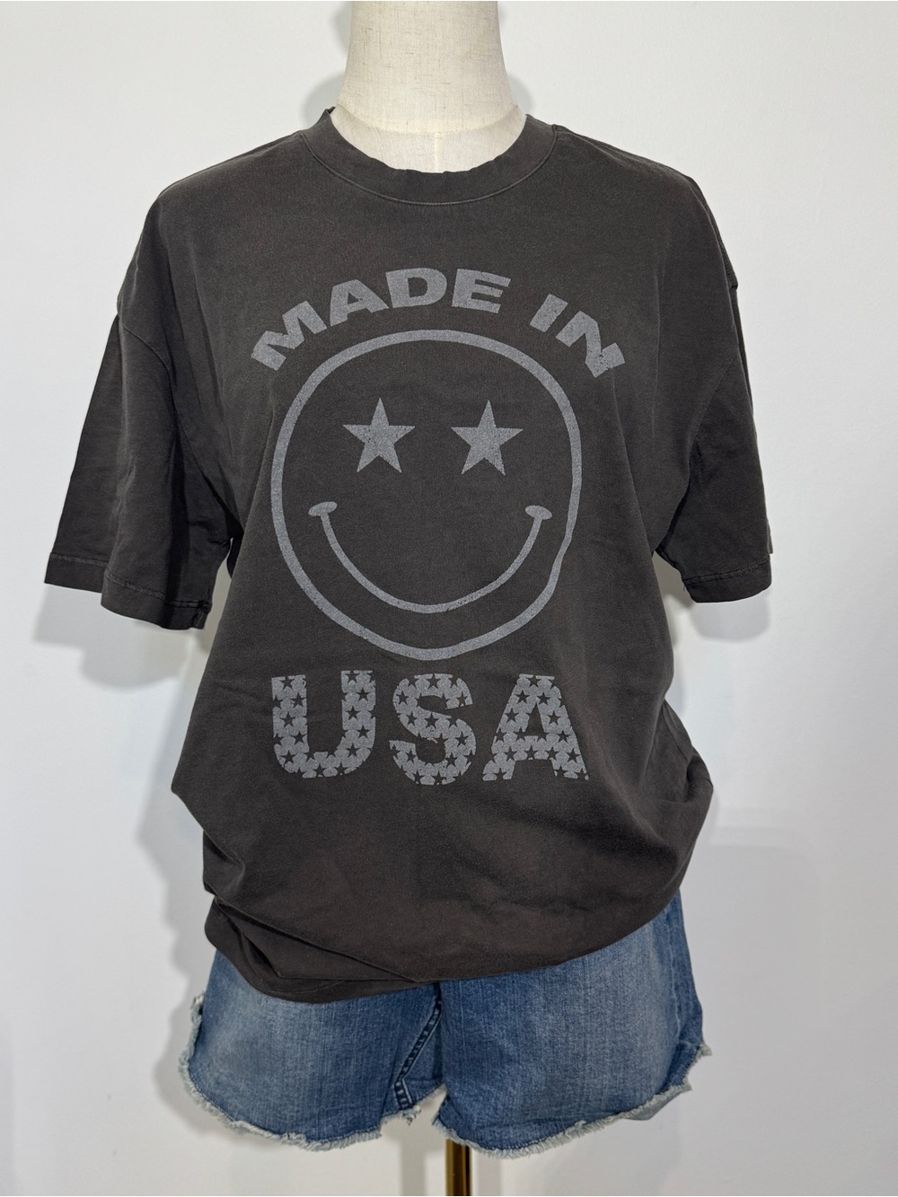 Tres Bien Faded Black "Made in USA" Smiley Graphic Short Sleeve Tee S/M